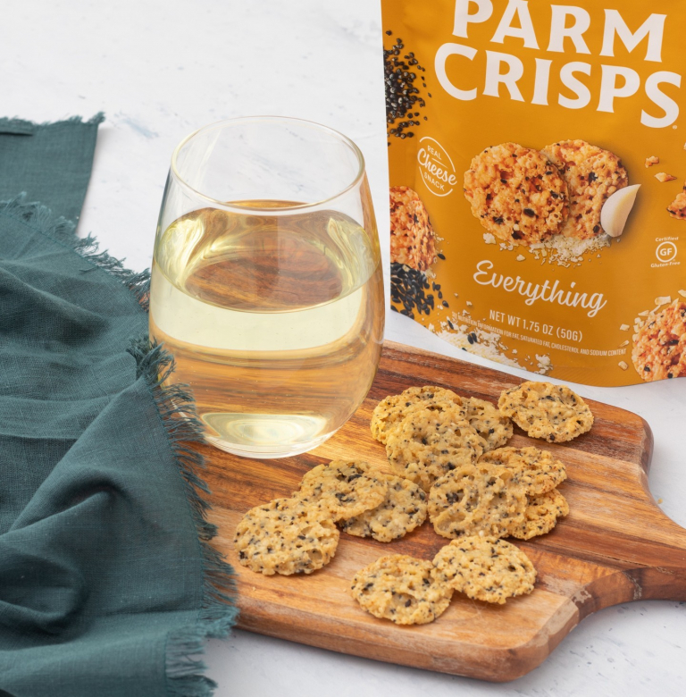 Wondering what the best wine is to pair with your delicious ParmCrisps®? We recommend trying Pinot Grigio, Riesling, Sauvignon Blanc, or Chardonnay with our flavorful cheese crisps at your next wine and cheese tasting 😉⁣
⁣
#parmcrisps #UnsinfullyGood #wine #snack #protein #cheesesnack #ingredients